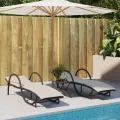 Chaises longues lot de 2 avec table marron résine tressée