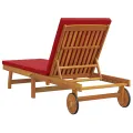 Chaise longue  avec des roulettes et un coussin rouge en bois massif
